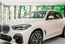 宝全新的宝马X5 xDrive45e M Sport增强现实体验