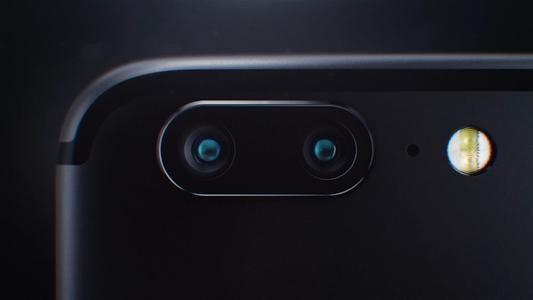  新的OnePlus5泄漏海报确认6月15日正式揭幕 