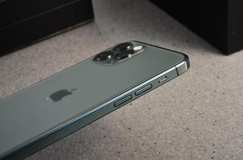  iPhone12Pro的最大和谷歌像素5的所有包伟大的摄像头 