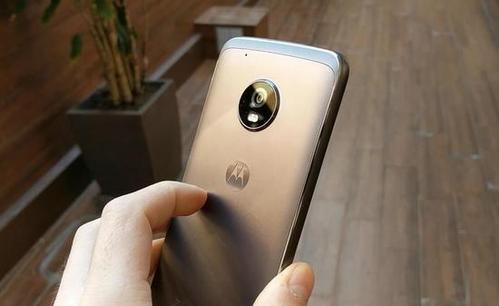  MotoG5Plus泄漏的照片显示了后面板和相机的位置 