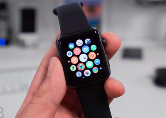 用户晕倒后，Apple Watch的跌倒检测功能发出警报