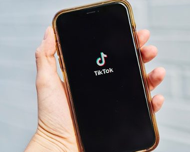 国银行指示员工从公司移动设备中删除TikTok